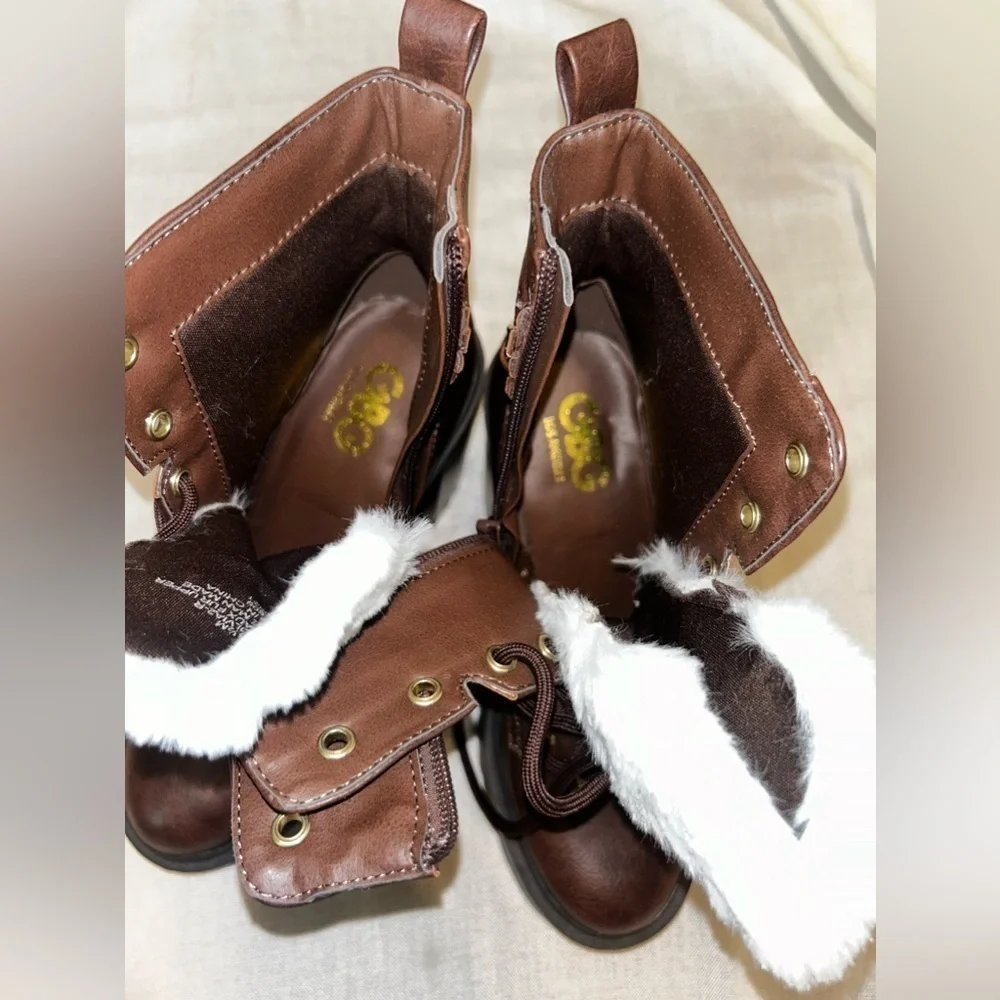 NWOT WOMANS GUESS BOOTIES - Picture 10 of 11